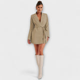 Blazer haljina s izrezom u V